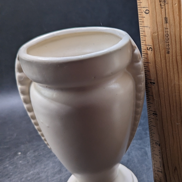 Vintage Off White Matte Finish Vase Possibly McCoy Mid Century - Picture 8 of 8
